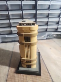 LEGO ARCHITECTURE: Flatiron Building, New York (21023) Complete, with Manual