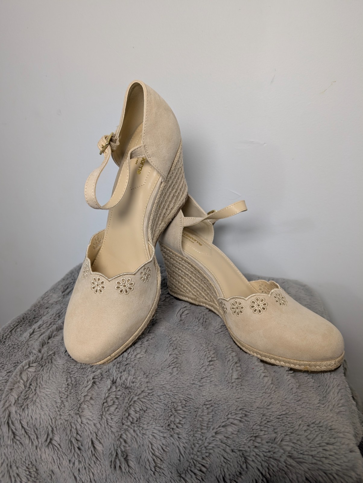 Liz Claiborne Beige Espadrille Wedge Mary Jane Floral Trim Size 10