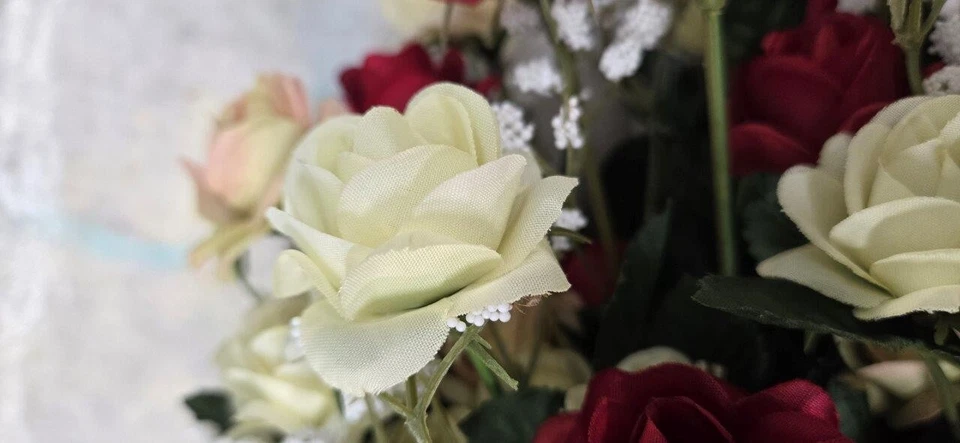 Ramo Floral Rojo y Blanco - Ramo de Dama de honor de boda - Decorativo Foto 3 de 4