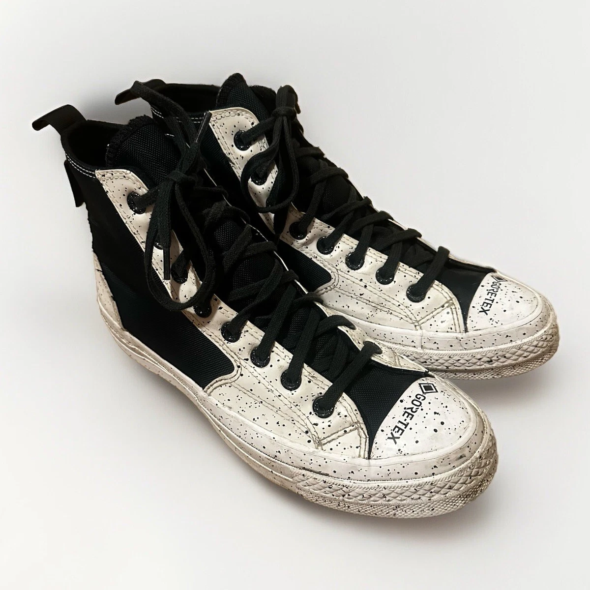 Converse Chuck 70 GORE-TEX High Top Black Mens 

Black and White High-Top Chuck 70 GORE-TEX High Top | Converse Canada main image 2