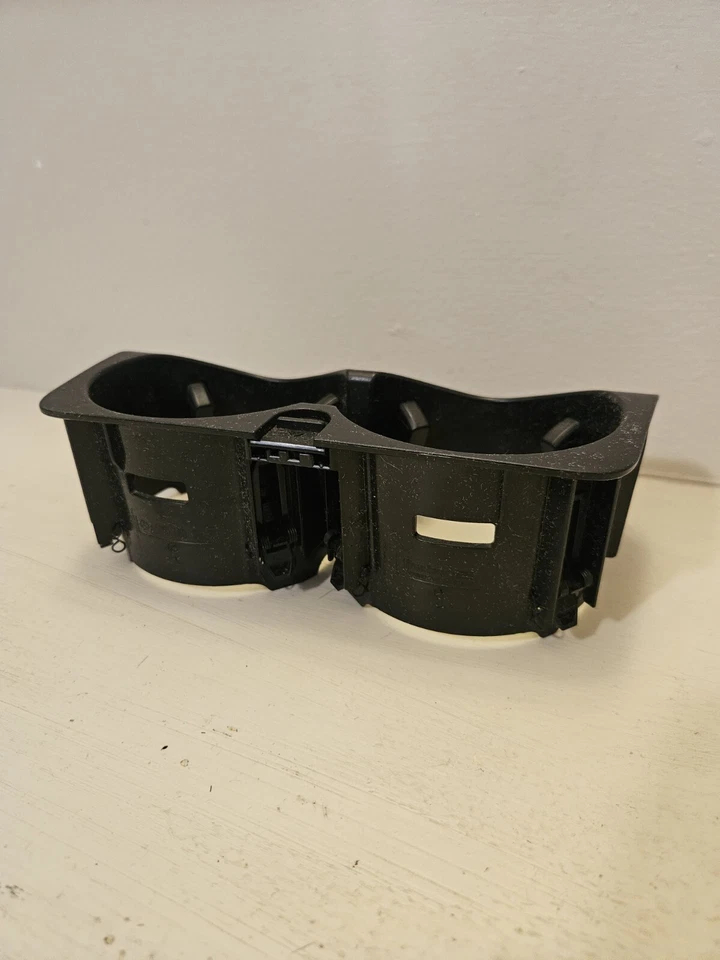 Porta-copo Mercedes Benz 15-24 AMG SL 63 53 43 G GLC E CLS GT C300 4Matic base - Imagem 2 de 4