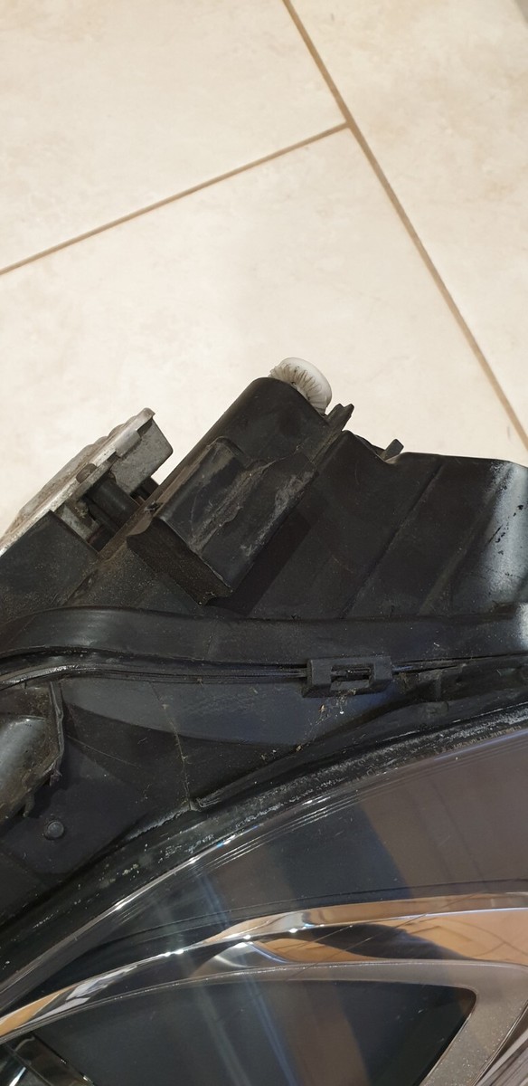 2018 MERCEDES A-CLASS W176 FRONT RIGHT DRIVERS SIDE XENON 