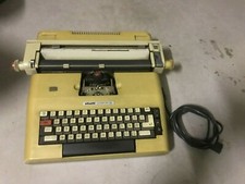 MACCHINA DA SCRIVERE OLIVETTI "LEXIKON 82” color senape - Buone condizioni 