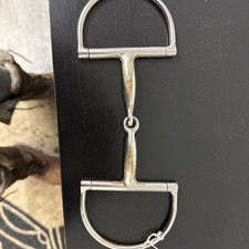 5  D Snaffle Bit