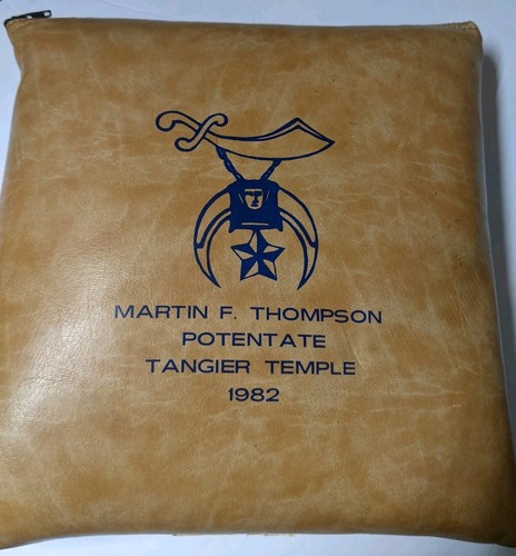 Vintage Martin F Thompson Potentate Tanger Temple 1982 Dekokissen