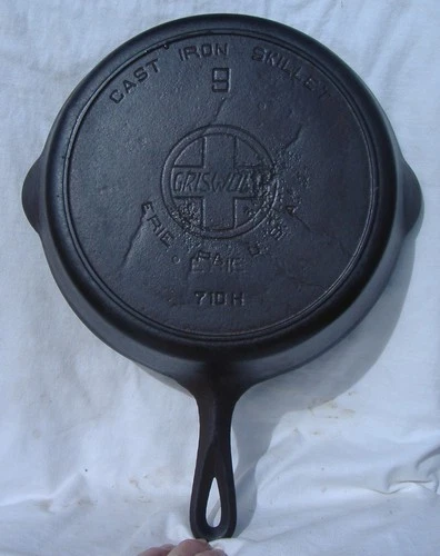 Griswold 9 Cast Iron Skillet Large Slant Logo Heat Ring 710 H