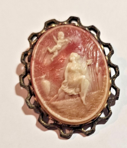 Vintage Victorian Scalloped Frame Cameo Venus & Cupid Stamped Brooch
