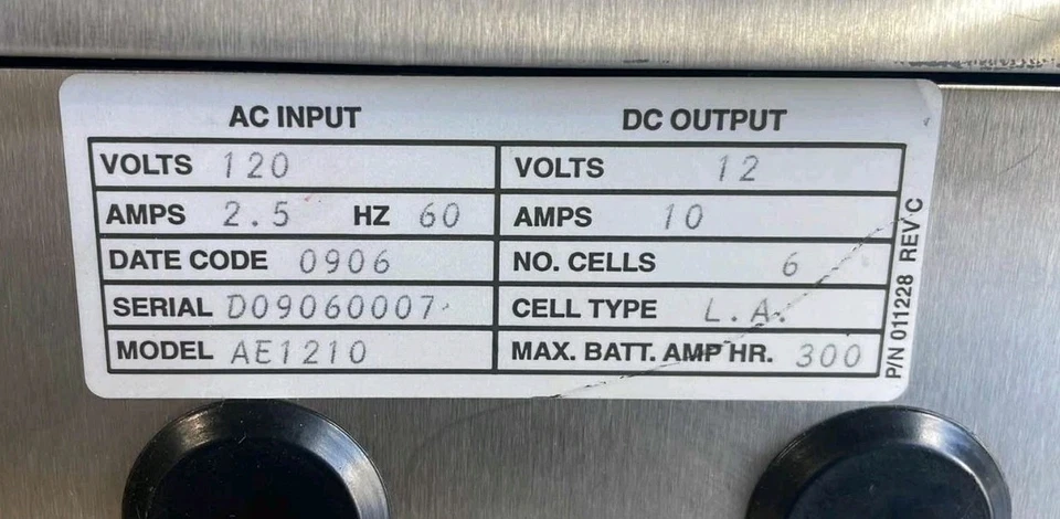 ЗАРЯДНОЕ УСТРОЙСТВО ДЛЯ АККУМУЛЯТОРА CHARLES INDUSTRIES 120 В НАСТЕННОЕ КРЕПЛЕНИЕ 10 А 12 В выравнивание поплавок - Изображение 4 из 4