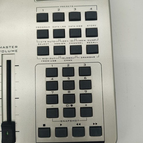 M-Audio Evolution UC33e - USB MIDI Controller - Picture 12 of 15