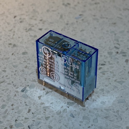 Allen Bradley 700-HP32Z24 relay,  Blue