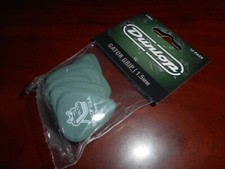 NEW Dunlop Gator Grip Guitar Picks 12 , 417P, 1.50mm
