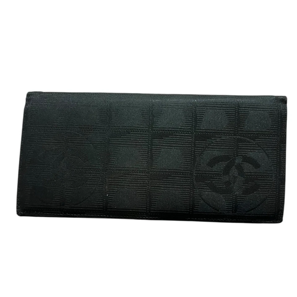 Cartera Chanel Travel Line Continental plegable negra  Foto 2 de 4