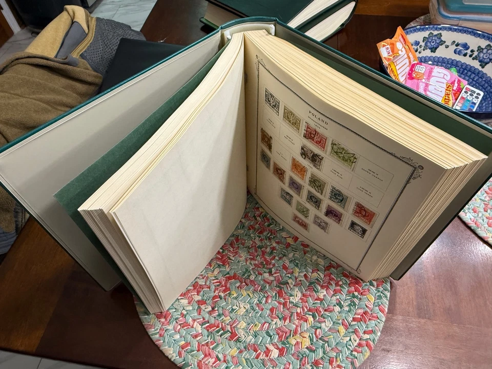 POLAND AND BALTIC STATES IN SCOTT'S SPECIALTY ALBUM ALL PICTURED - Image 2 of 4