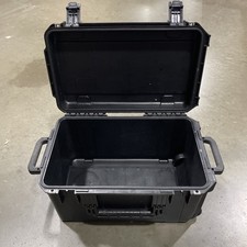 skb iseries case 22  X 13  11  