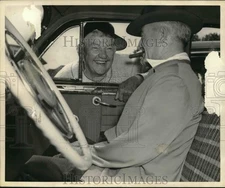 1947 Press Photo Nick Altrock and Joe Tinker, old timers meet at Tinker Field