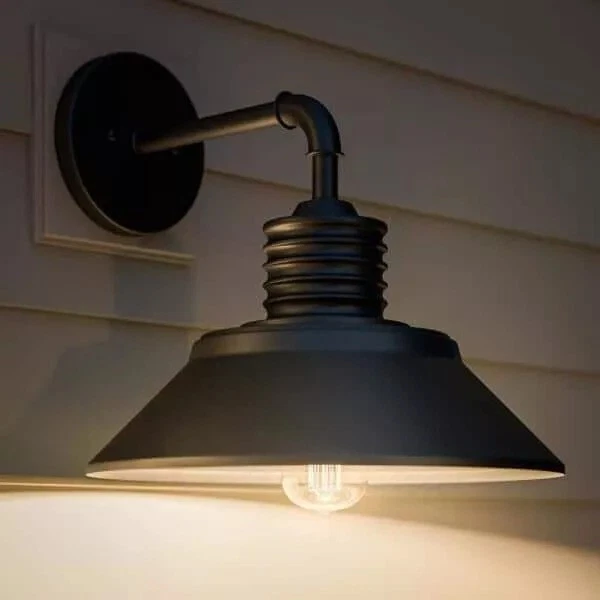 Linterna de pared Sully negra de una luz grande para exteriores con brazo recto Foto 2 de 4