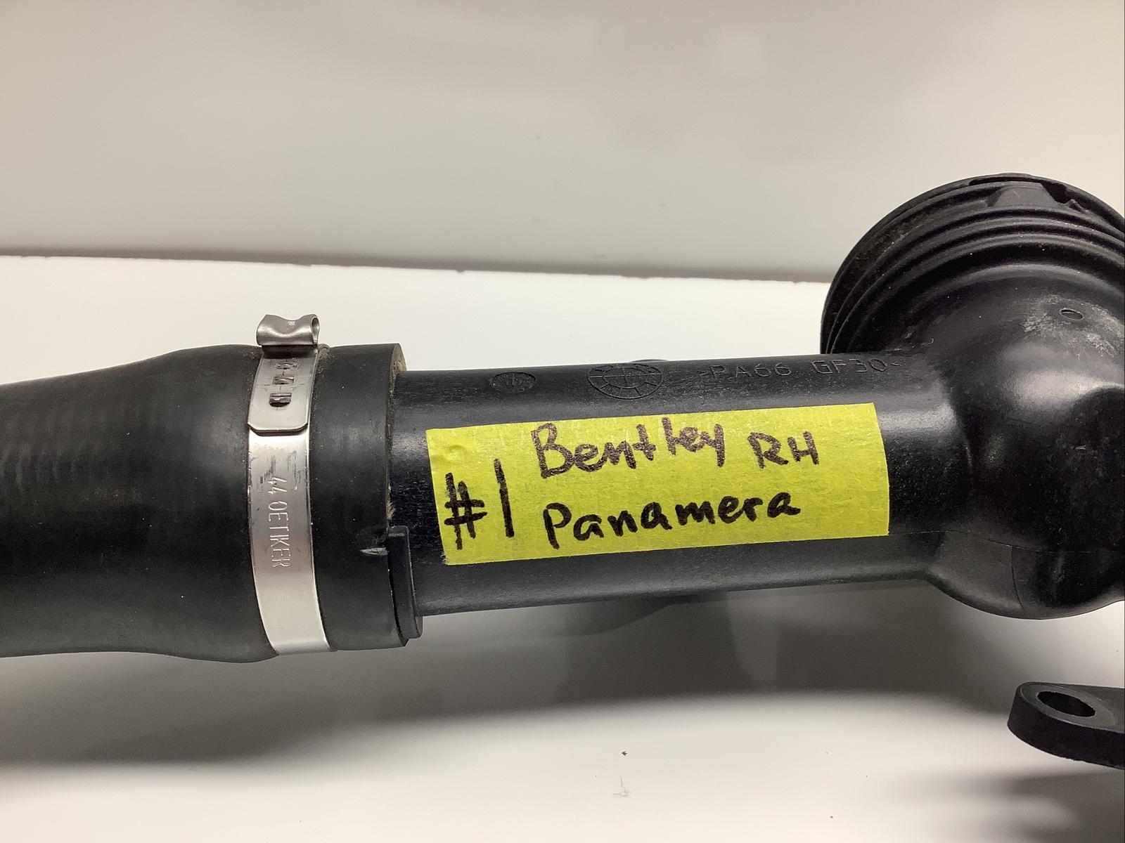 19-22 BENTLEY /17-22 Panamera CONTINENTAL RIGHT SIDE COOLANT HOSE OEM 971121438A