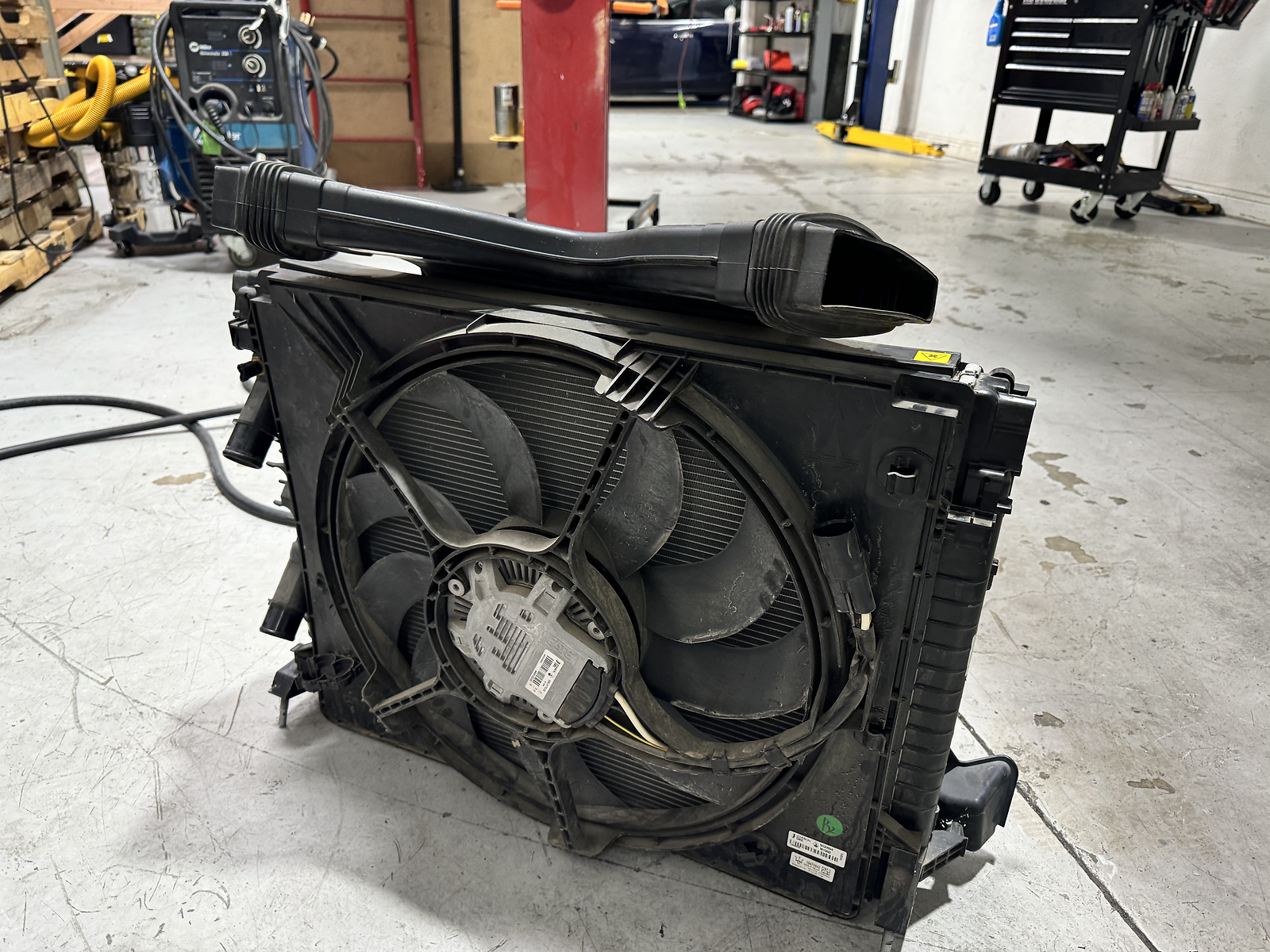 2014-2020 MASERATI GHIBLI CONDENSER RADIATOR FAN SET OEM