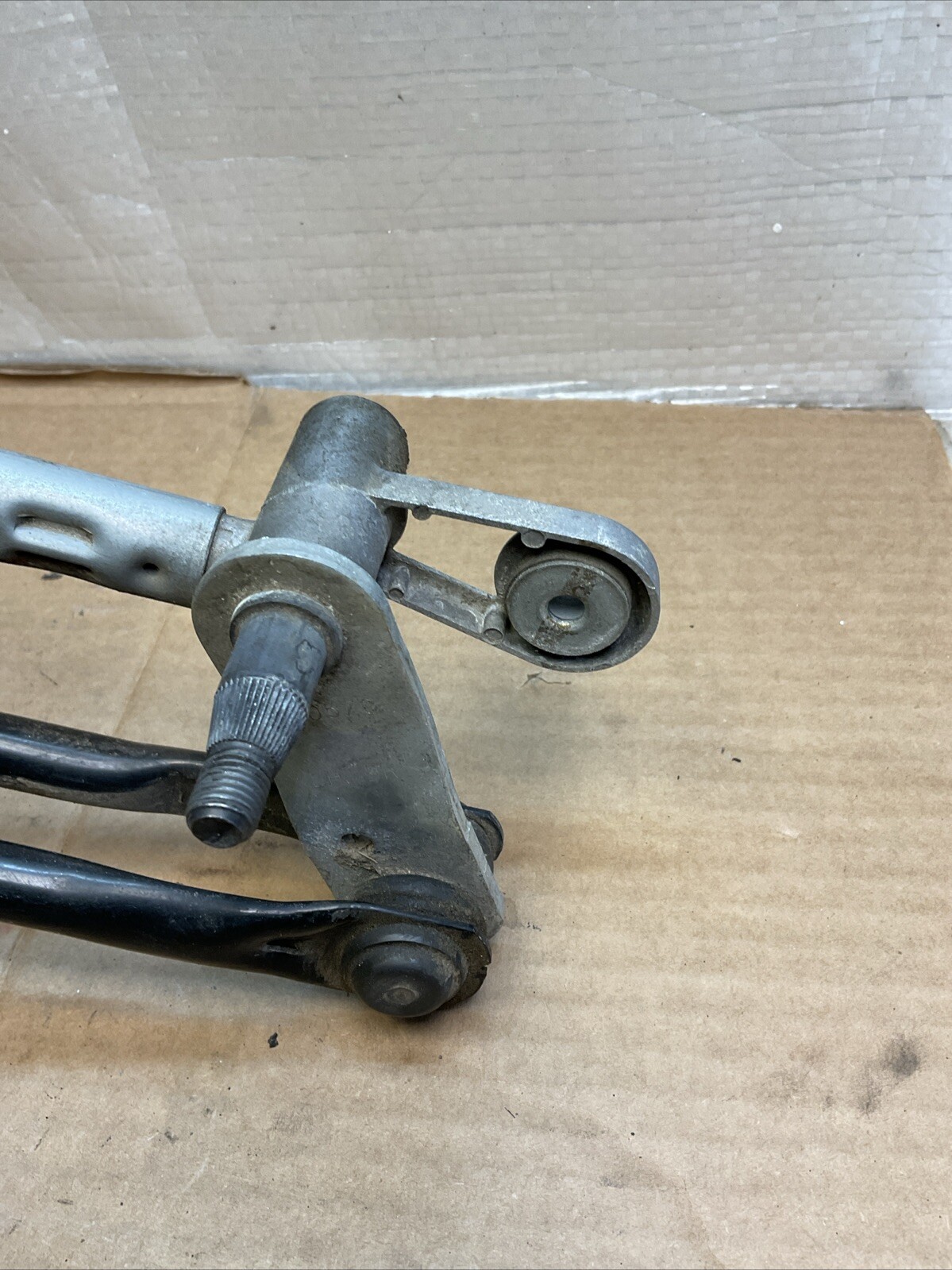 2014 - 2020 MASERATI QUATTROPORTE FRONT WINDSHIELD WIPER MOTOR LINKAGE OEM 19K