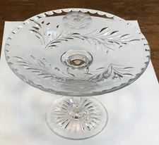 Beautiful Etched Flower & Leaves 4 1/4" Tall Crystal Compote Bon-Bon Plate