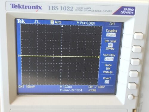 Tektronix TBS1022 two-channel digital storage oscilloscope premium price - Picture 3 of 3