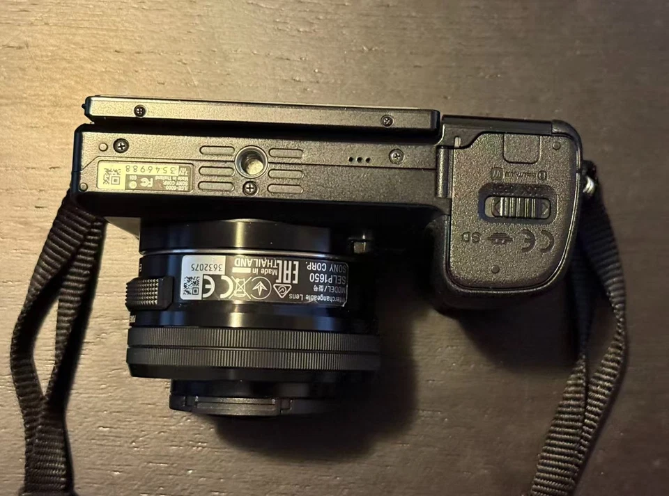 Sony A6000 24.3 MP Mirrorless Digital SLR Camera - Black - Image 4 of 4