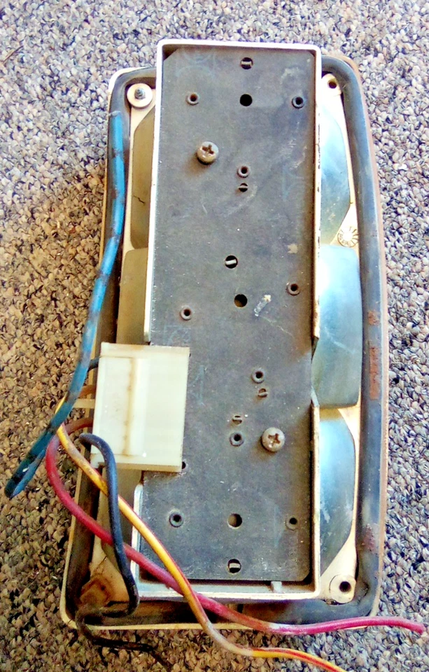 Fiat 131 S Wagon LEFT TAIL LIGHT Assembly Altissimo 255035-S LOC-202DG - Image 3 of 4