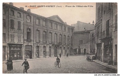 CAR-AFZP4-0183-30 - PONT-SAINT-ESPRIT - Place de l'ôtel-de-ville