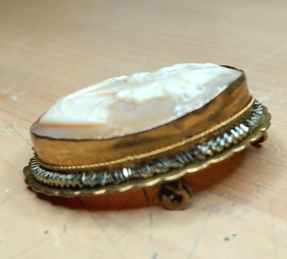 Pingente/broche feminino vintage Carl Art folheado a ouro 12kt esculpido à mão concha camafeu - Imagem 4 de 4