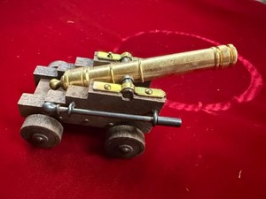 Vintage Cast Iron Miniature Toy Military Cannon Wood Base Made In Italy RARE