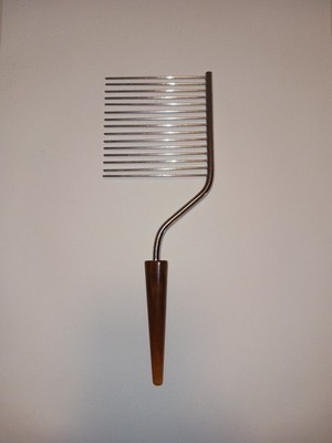 Vintage 1950-60s Cake Breaker Bakelite Handle Marbled Carmel Color 10.5 