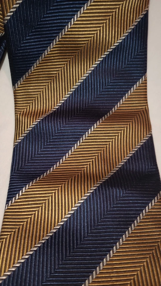 Jos. A. Corbata Banks para hombre colección Signature seda rayas azul marino dorado Foto 2 de 4