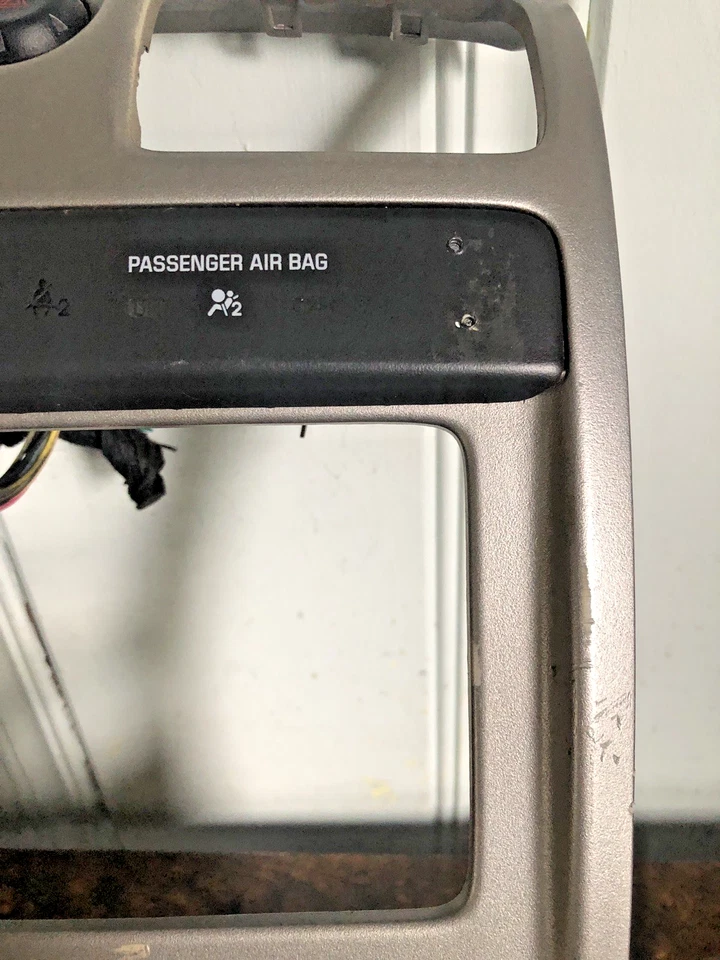 Chevy Colorado GMC Canyon 2004-2012 radio tablero bisel panel de ajuste con interruptor 4x4 OEM Foto 4 de 4