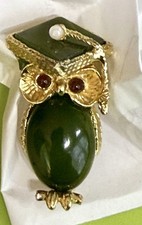 SIGNED SWOBODA OWL BROOCH ~ JADE, PEARL GARNET GRADUATION MORTARBOARD GRAD