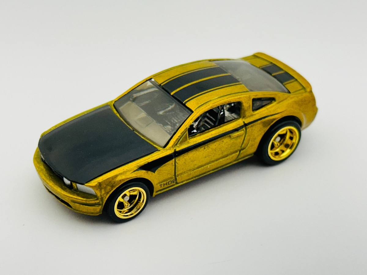 Hot Wheels 2008 SUPER Treasure Hunt 2005 FORD MUSTANG GT Gold WOW