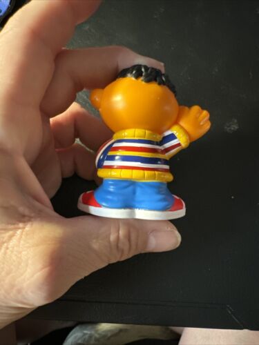 Hasbro Sesame Street Workshop Ernie Toy Action Figure Cake Topper Plastic 2018 L - Picture 3 of 6