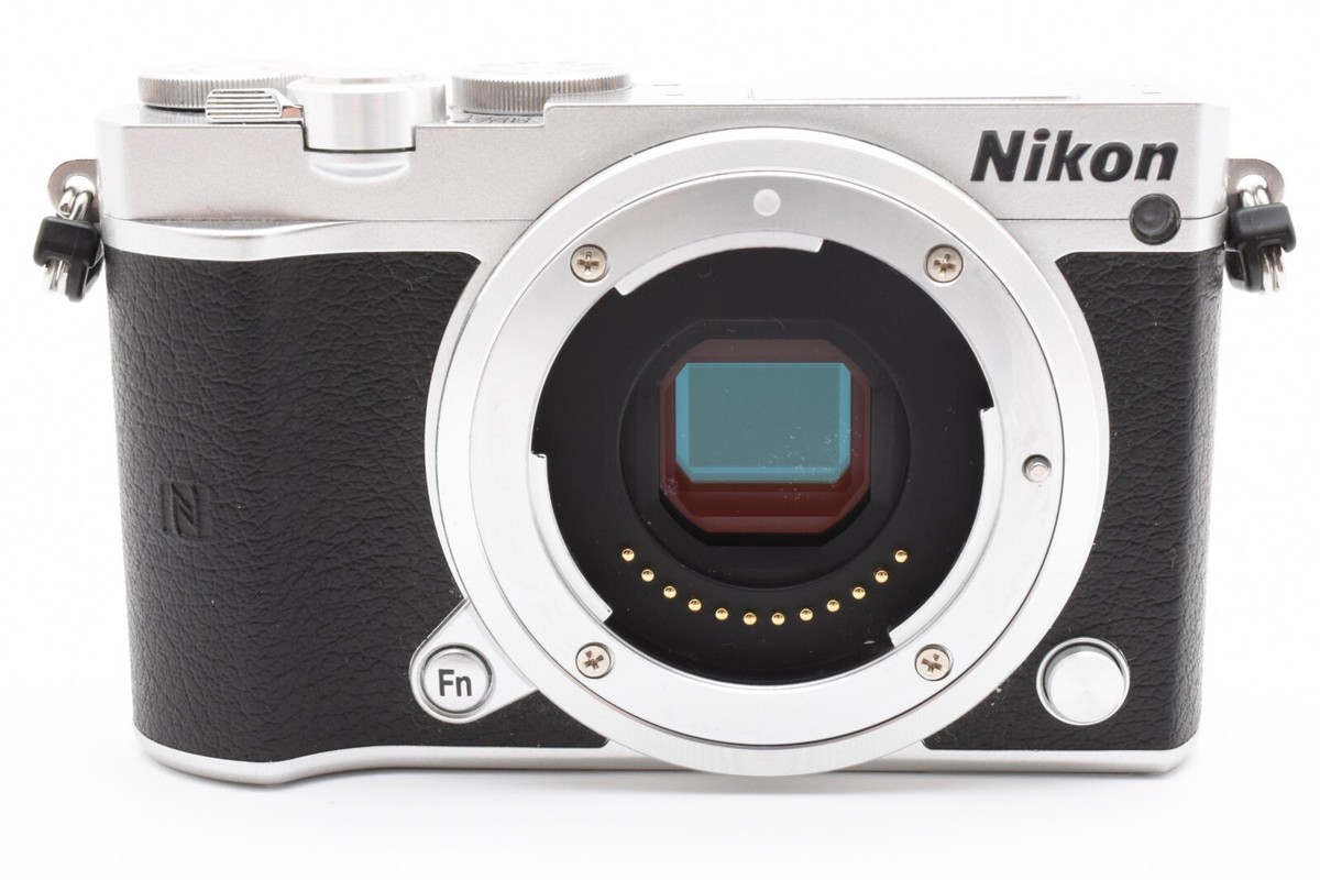 Nikon 1 J5 Silver Digital Camera w/18.5mm, 10-30mm Lens, Box