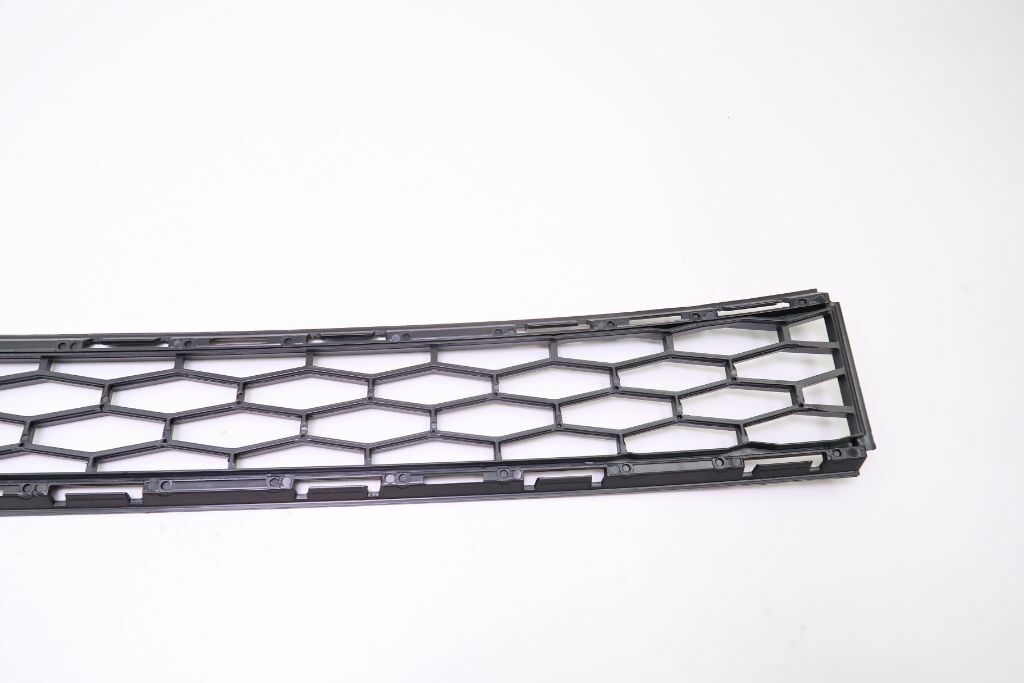 Maserati Ghibli front bumper center grille 759