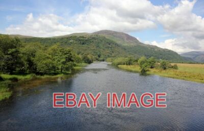 FOTO AFON GLASLYN UND MOEL-DDU DIE AFON GLASLYN MIT MOEL-DDU IN DER FERNE