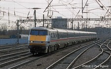 Hornby GNER, Mk4 Standard, Coach B - Era 9