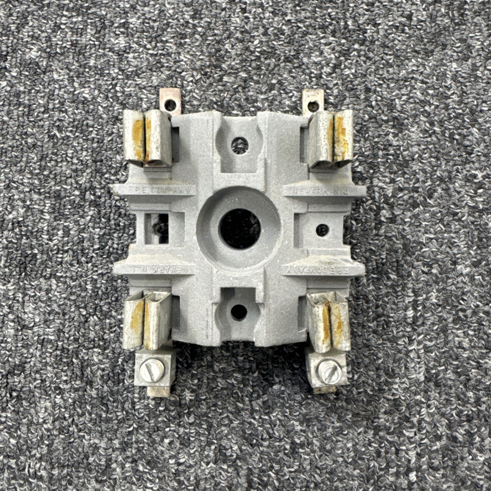 FPE FEDERAL PACIFIC METER SOCKET 125 AMP MAX PORCELAIN . USED IN FPE METER STACK