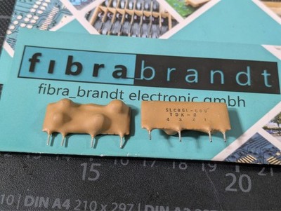 SLC861-689 | TDK | LC Entstörfilter 6µH 820pF 4-Pin 40-1000 MHz | NOS | 5 pcs