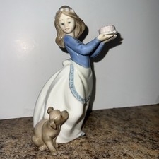 Statuina porcellana compleanno cucciolo Nao Lladro bambina con torta cane #802051