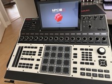 Akai Professional MPC XL Sampler Sequencer 16 Pads USB SD Tabletop Black