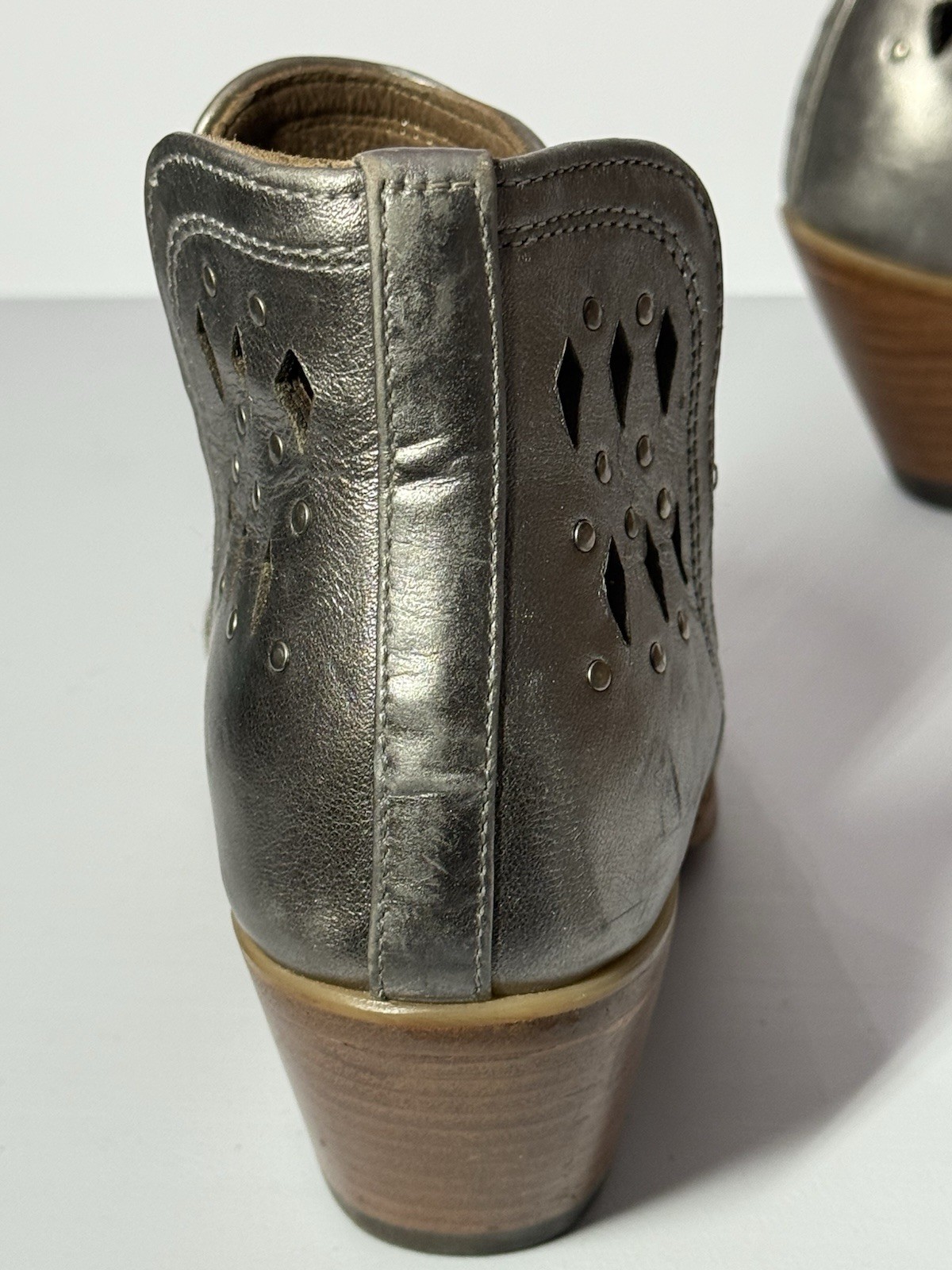 ARIAT Dixon SZ 7 Silver Laser Cut Studded Western Cowgirl Short Boot Snip Toe image 5