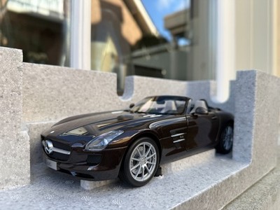 1:18 Mercedes SLS AMG 6.3 Roadster Sepang Brown 2011 Minichamps B6 696 0080