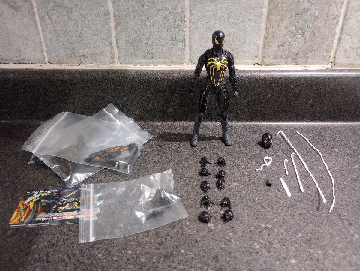 S.H. Figuarts Spider-Man Anti-Ock Suit PS4 w/ Takara Tony Leg/Claw