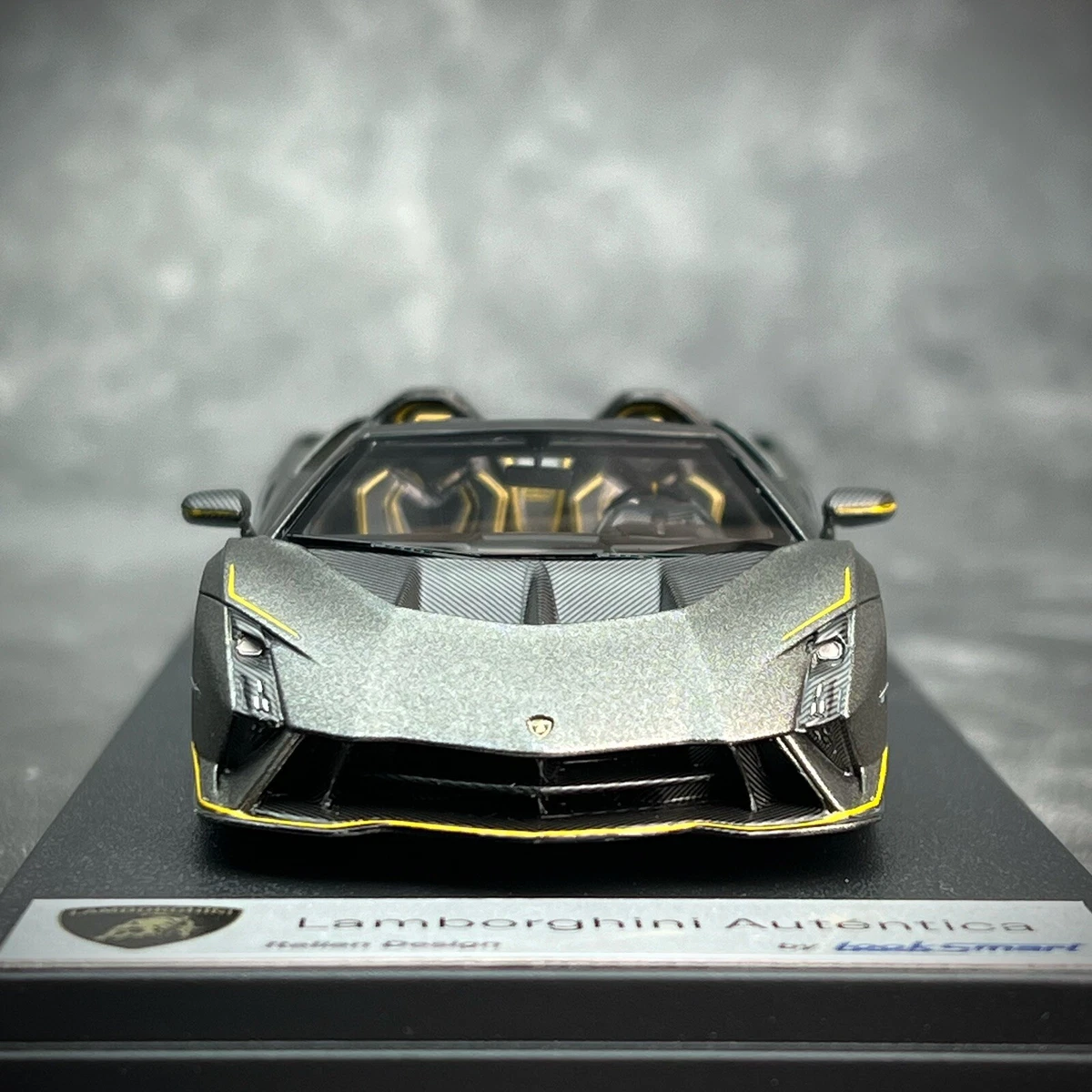 ルックスマート1/43 ランボルギーニ ヴェネーノ ロードスター マッド