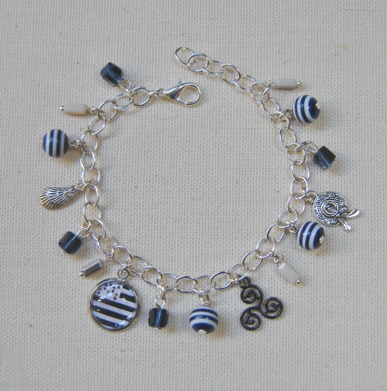 Bracelet à breloques Bretagne bleu par Fantaisies-Pour-Toutes