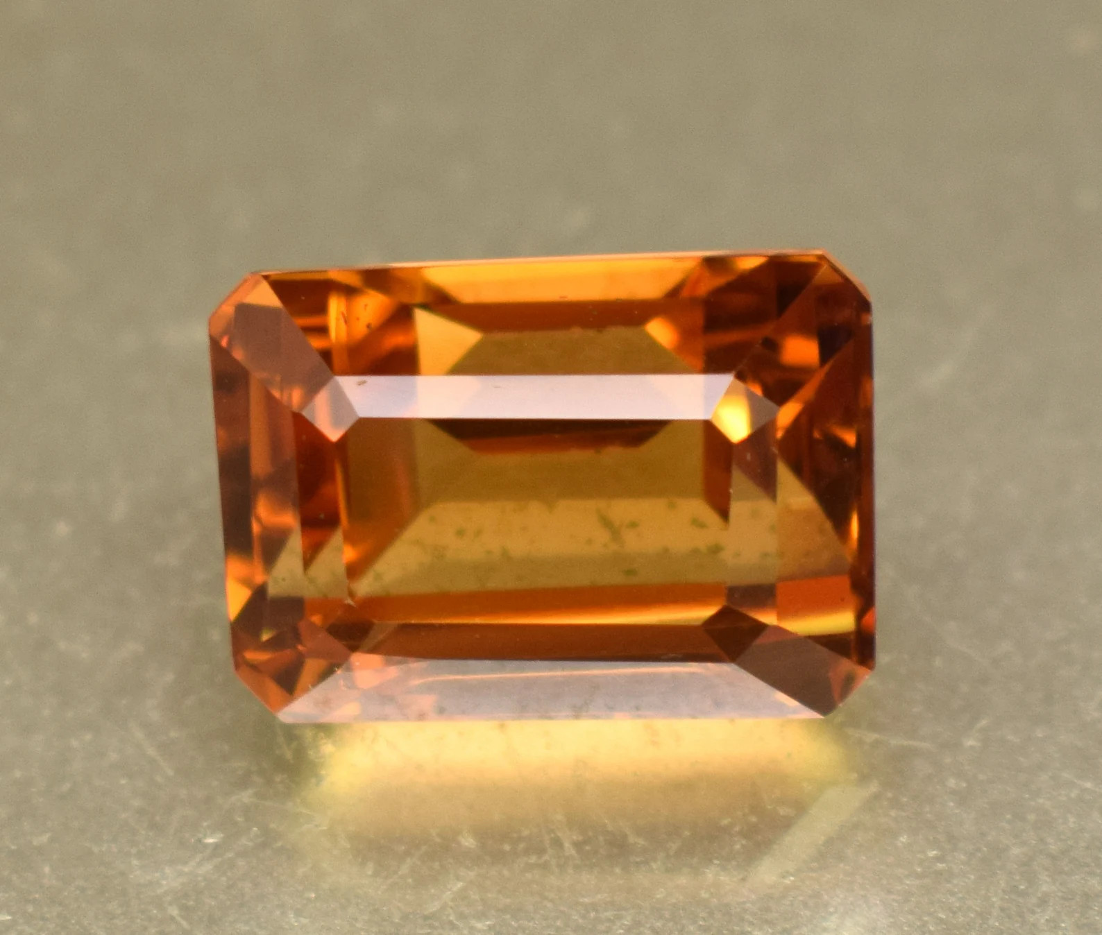 Citrine du Brésil 24 carats : véritable pierre fine orange pour création de bijou